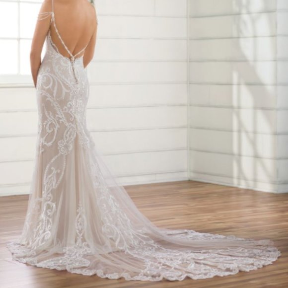 Ivory lace, fitted, triple off-the-shoulder strap - Picture 8 of 8